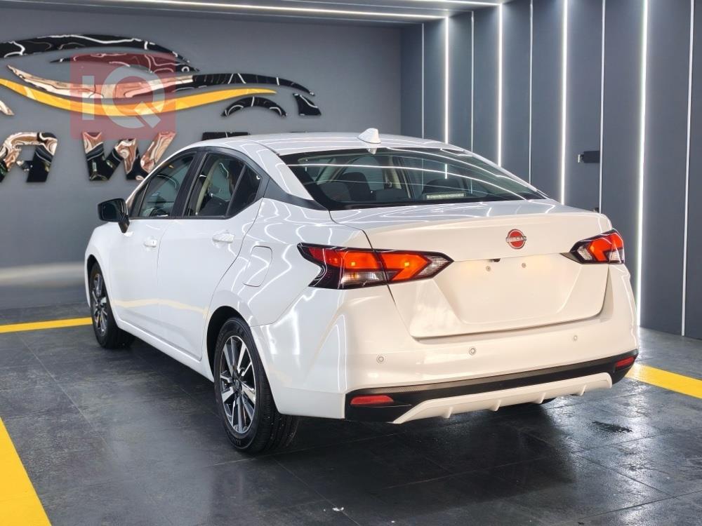 نيسان فيرسا